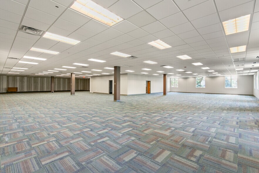 More Photos Of 8850 NW 62nd Ave, Johnston Office For Lease