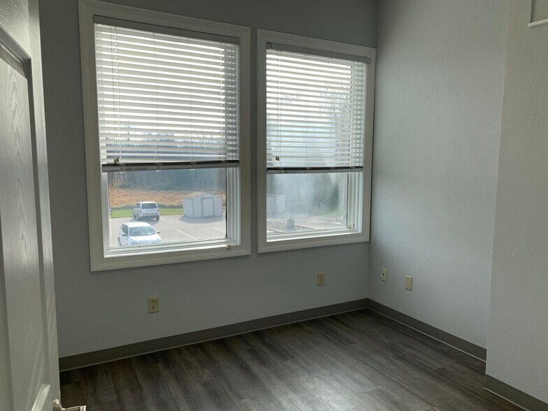 More Photos Of 2301-2359 Silvernail Rd, Pewaukee Unknown For Lease