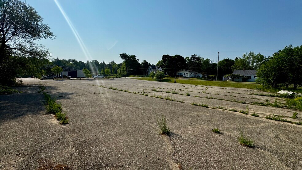 More Photos Of 208 Robertson St, Cadillac Land For Sale