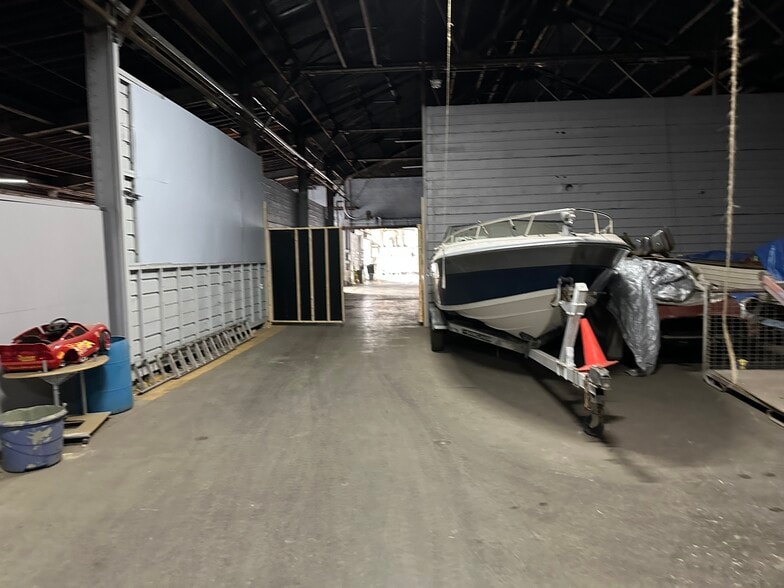 More Photos Of 341 Goddard Rd, Wyandotte Self Storage For Sale