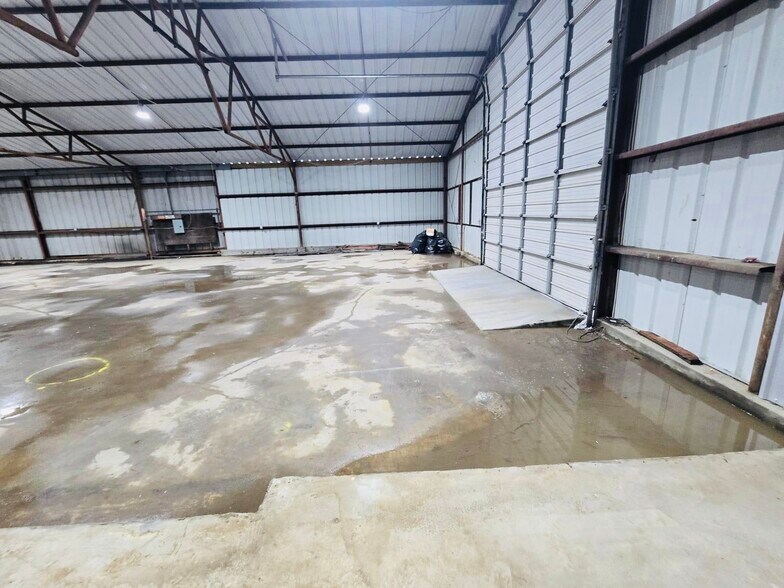 More Photos Of 1137 Hackney St, Houston Warehouse For Lease