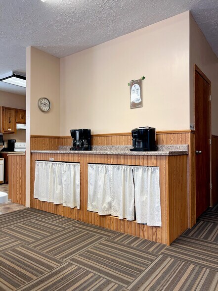 More Photos Of 418 S 14th St, Wymore General Retail For Sale