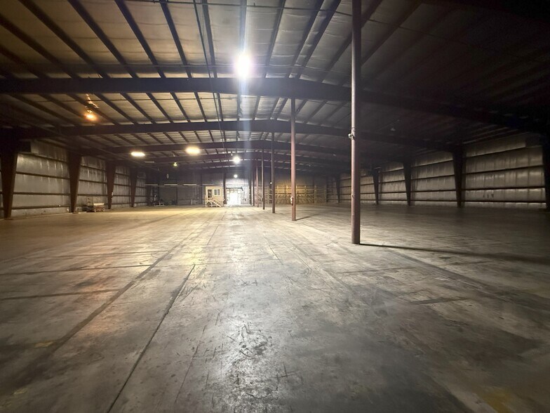 More Photos Of 1212 E Taylor St, Dekalb Manufacturing For Lease