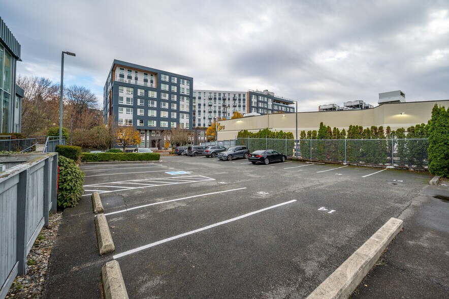 More Photos Of 3257 16th Ave W, Seattle Office For Lease