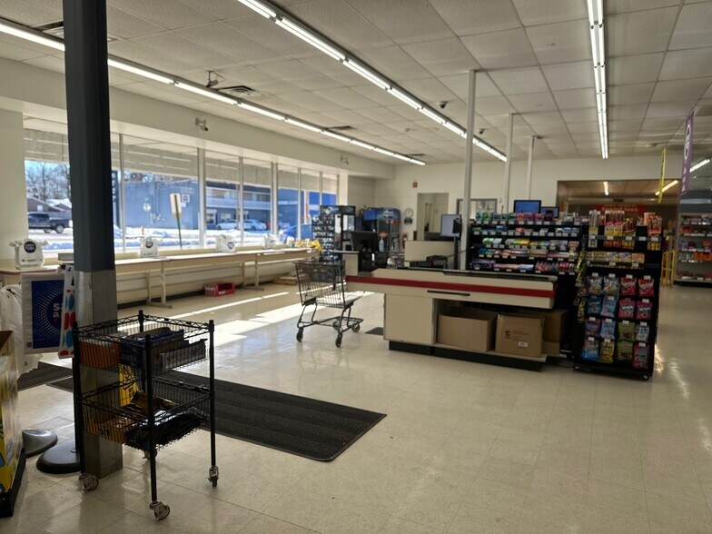 More Photos Of 1001-1105 Derby St, Pekin Unknown For Lease