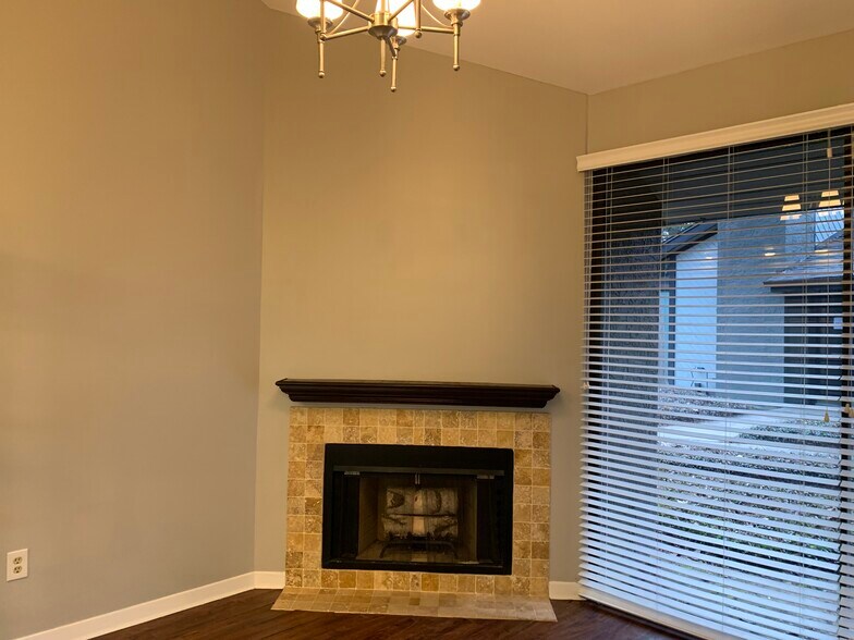 More Photos Of 14339 Torrey Chase Blvd, Houston Office For Sale