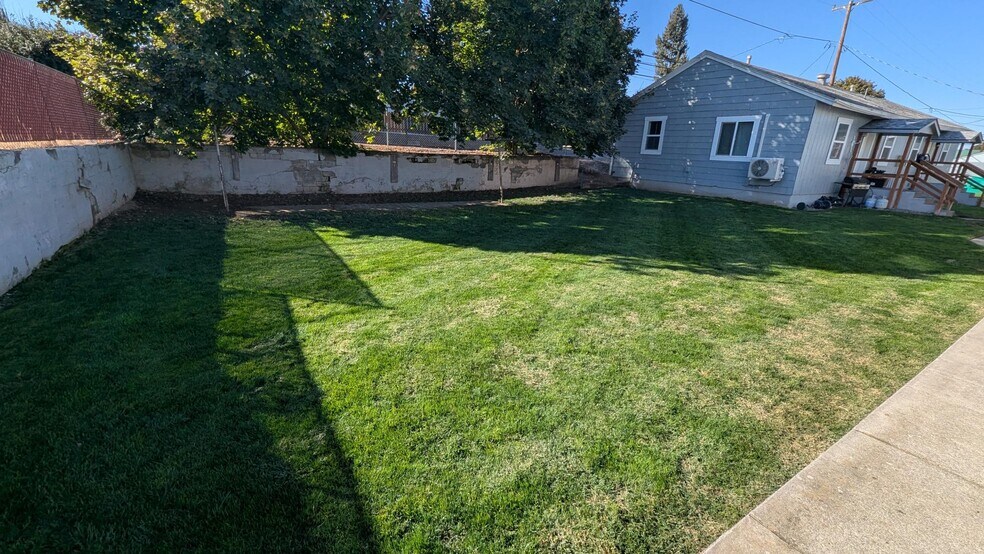 More Photos Of 204 SE 12th St, College Place Apartments For Sale