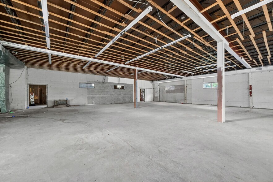 More Photos Of 14 Route 17k, Newburgh Freestanding For Sale