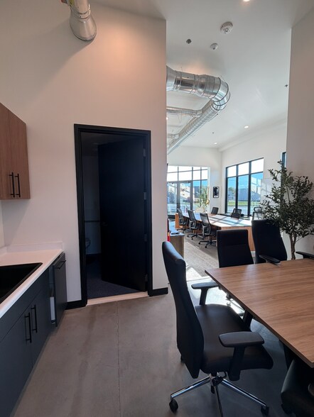 More Photos Of 827-833 E Pioneer Rd, Draper Loft Creative Space For Sale