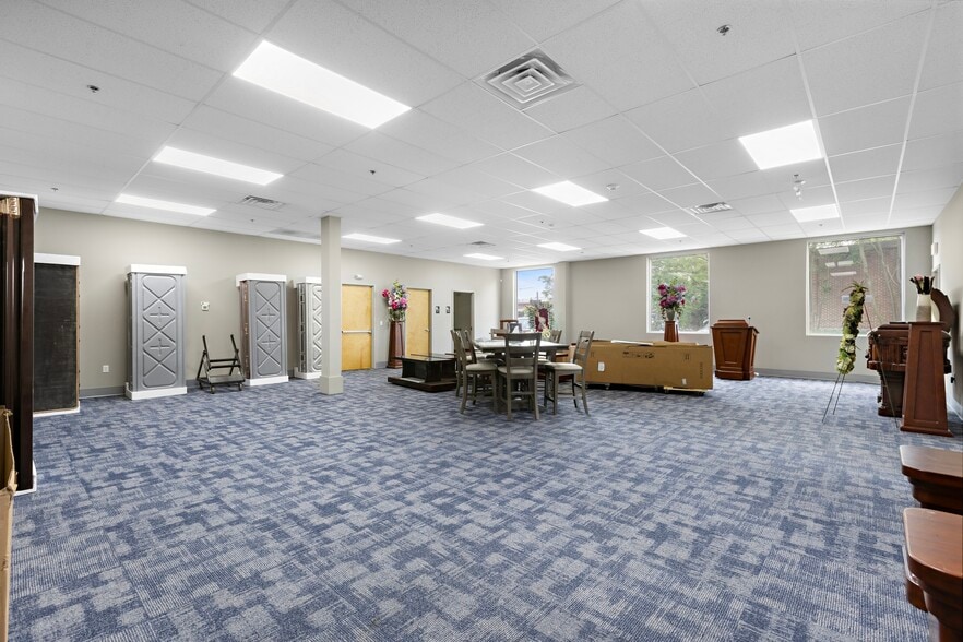 More Photos Of 178 Commerce Rd, Carlstadt Warehouse For Lease