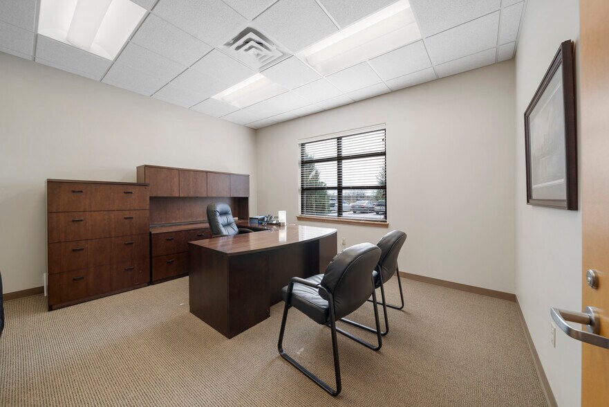 More Photos Of 7447 Riverside Pky, Tulsa Bank For Lease