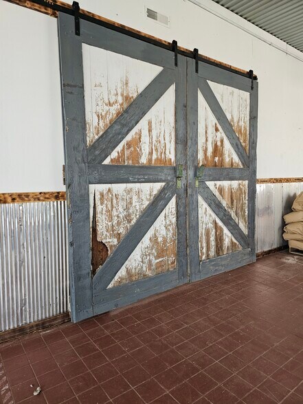 More Photos Of 4600 13th St, Great Falls Light Distribution For Lease