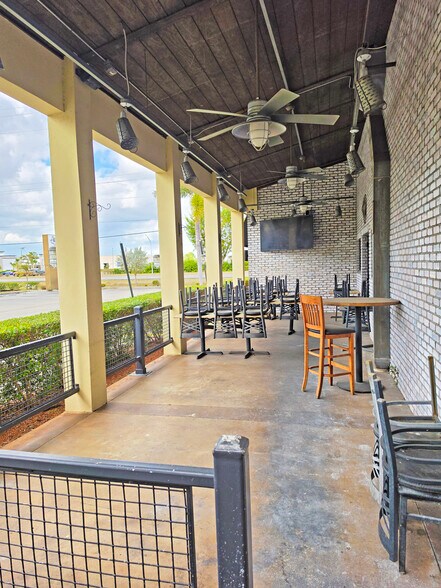 More Photos Of 738 SW Pine Island Rd, Cape Coral Restaurant For Lease