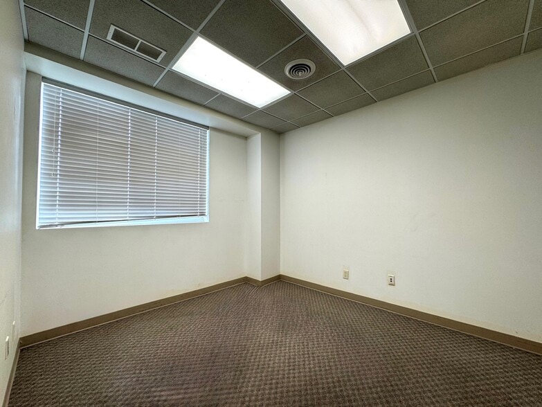 More Photos Of 3010 E 39th St, Kearney Warehouse For Sale