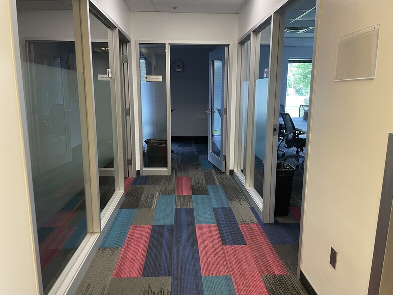 More Photos Of 2060 Walkley Rd, Ottawa Warehouse For Lease