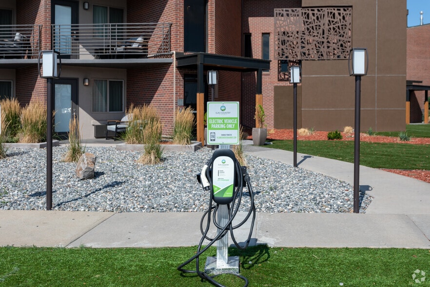 More Photos Of 4411 Peoria St, Denver Hotel For Sale