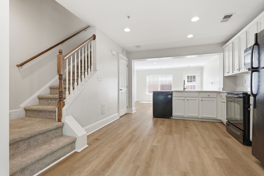 More Photos Of 5306-5320 Park Rd, Charlotte Apartments For Sale