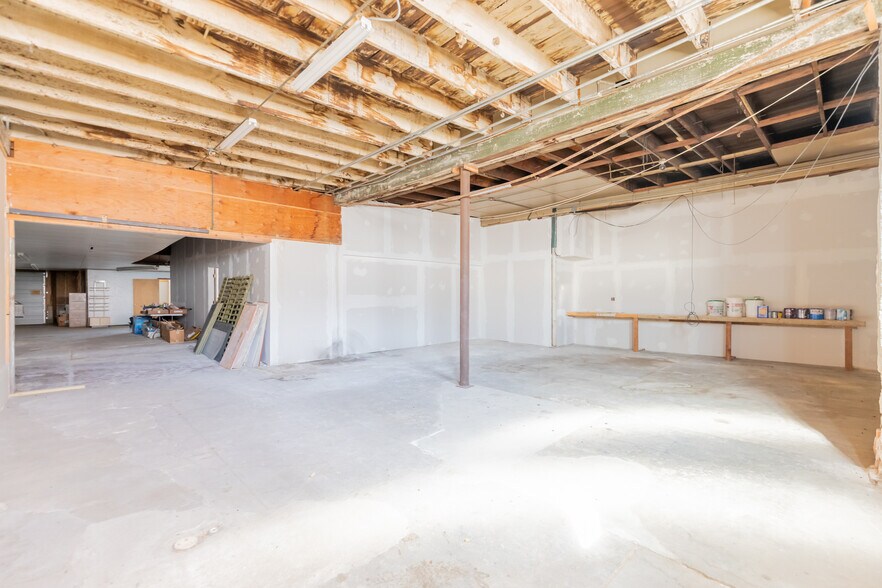 More Photos Of 221 N Cleveland Ave, Cushing Department Store For Sale