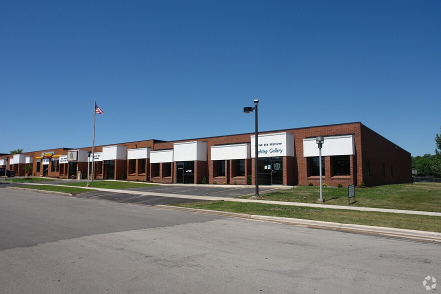 Primary Photo Of 920 & 922-940 Oak St, De Pere General Retail For Lease