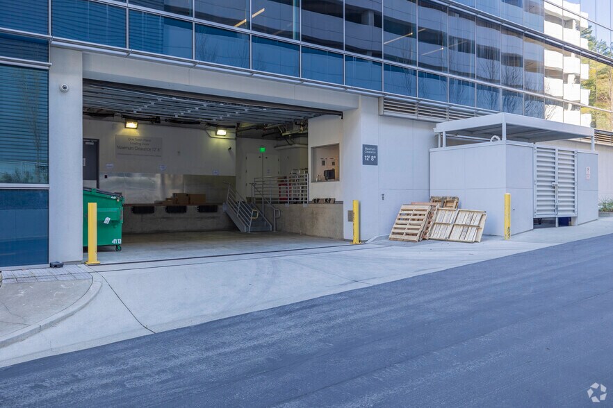 More Photos Of One Tower Pl, South San Francisco Research And Development For Lease