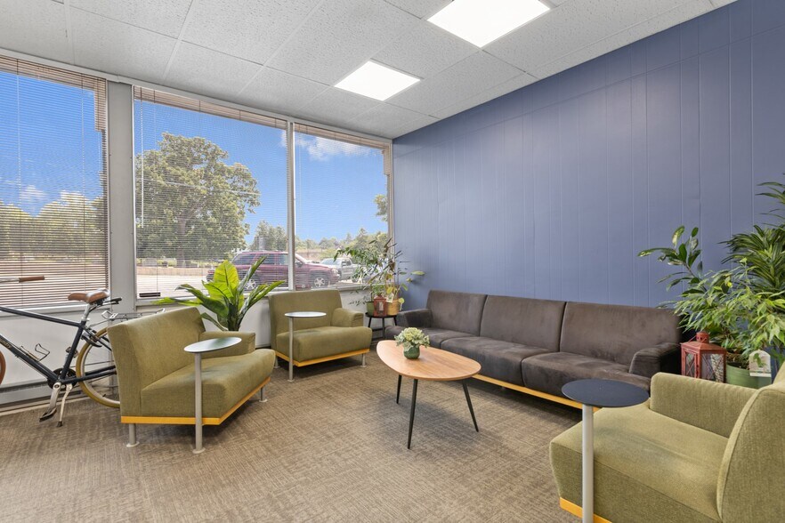 More Photos Of 728 N Prospect St, Rockford Office For Sale