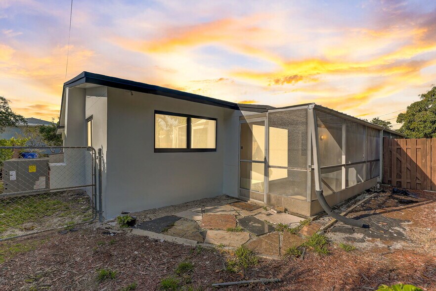 More Photos Of 2121 NE 51st Ct, Fort Lauderdale Apartments For Sale