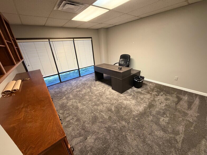 More Photos Of 1105 W Columbus St, Bakersfield Light Manufacturing For Sale