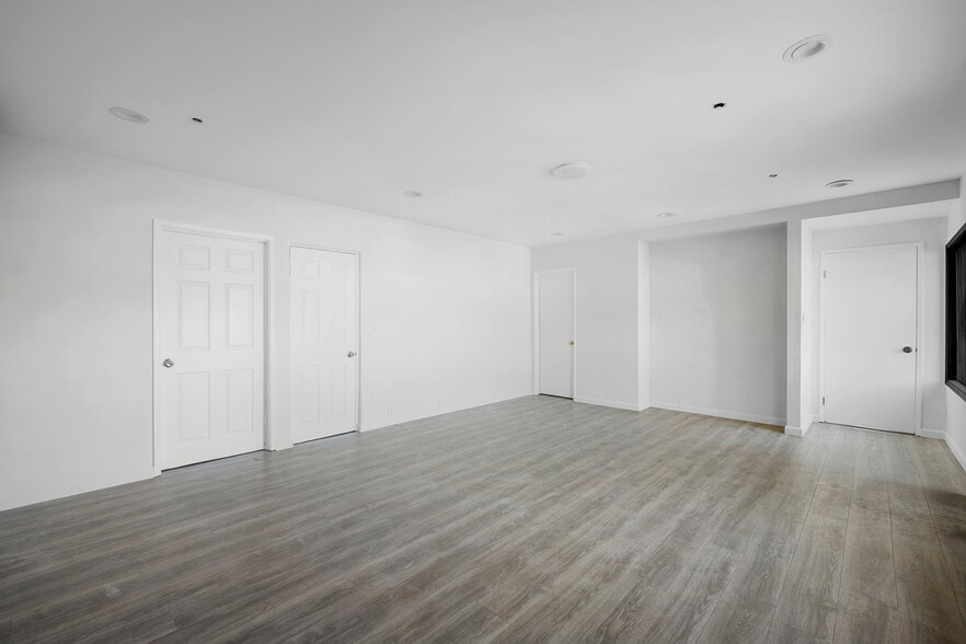 More Photos Of 7798 Foothill Blvd, Tujunga Freestanding For Sale