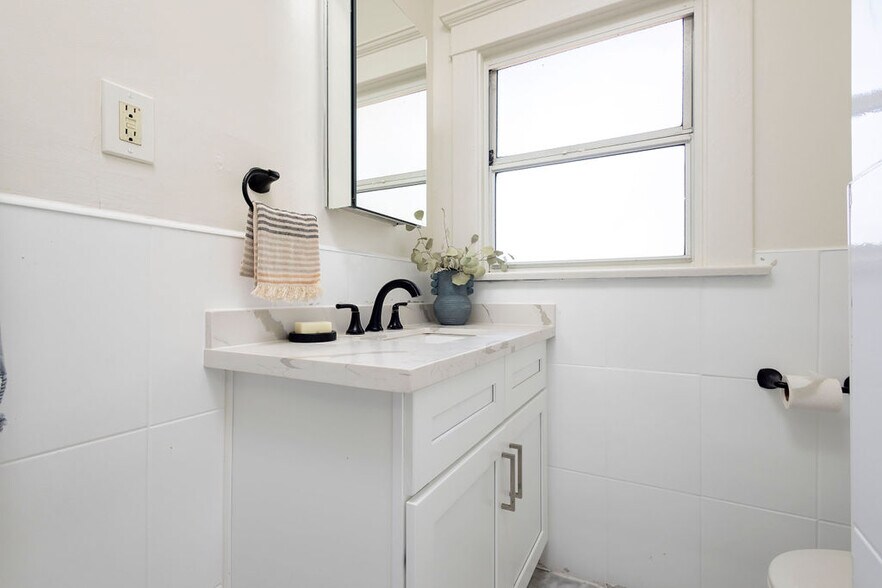 More Photos Of 1053 Hudson ave, Los Angeles Apartments For Sale