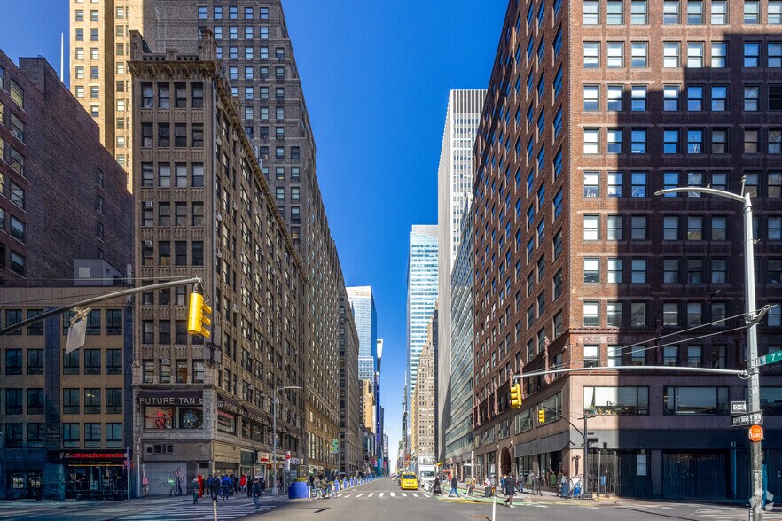 More Photos Of 526 Seventh Ave, New York Office For Lease