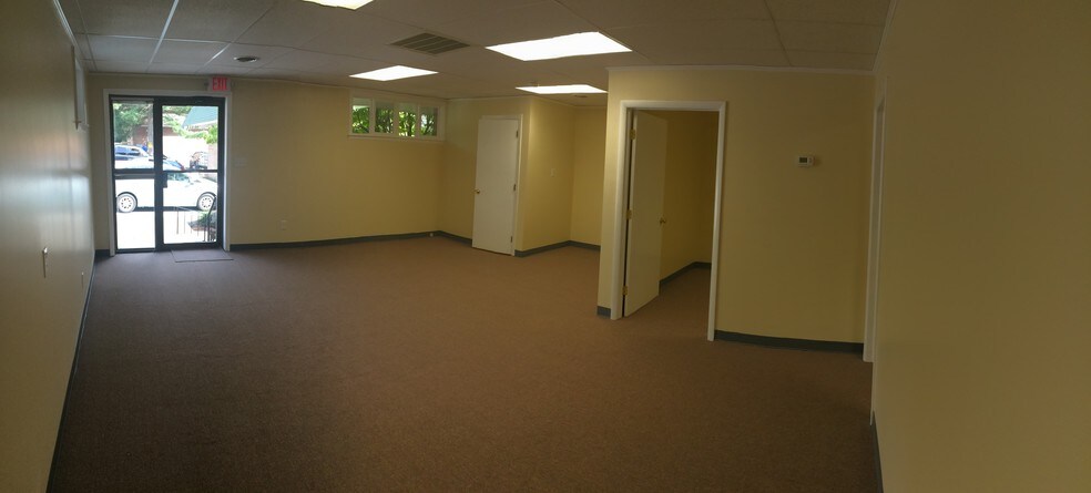 More Photos Of 201 Possum Park Rd, Newark Medical For Lease