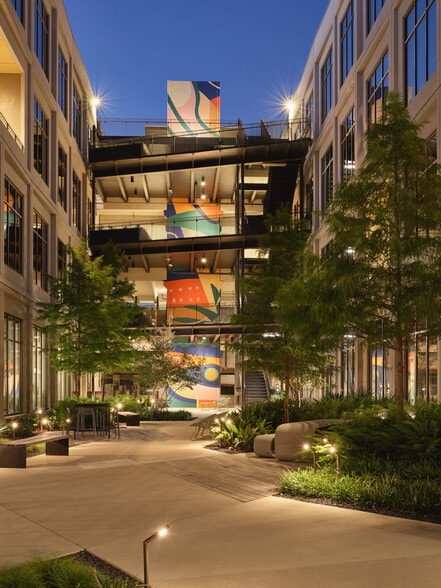 More Photos Of 3232 E Cesar Chavez St, Austin Unknown For Lease