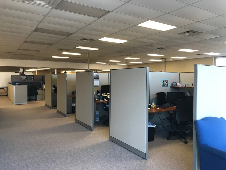 More Photos Of 423 W Main St, Durant Office For Lease