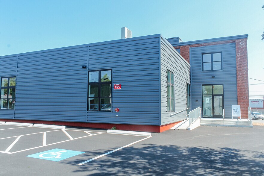 More Photos Of 160 Presumpscot St, Portland Light Distribution For Lease