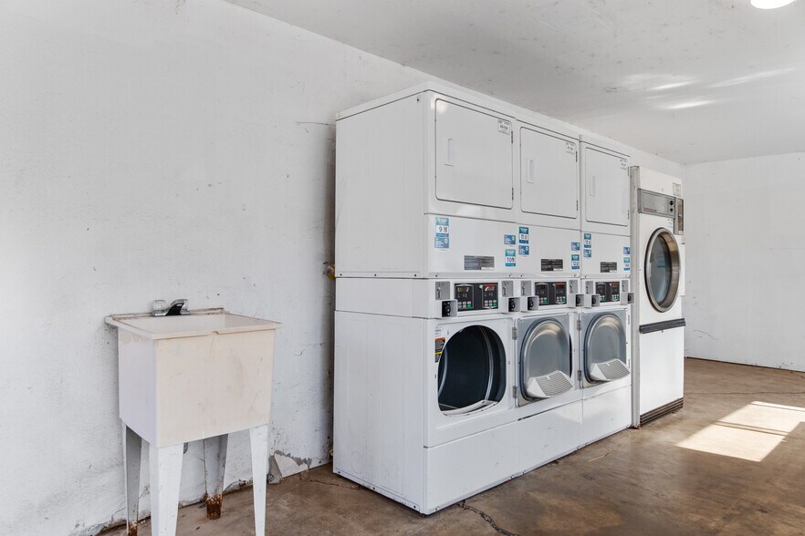 More Photos Of 1500 Sam Houston, Harlingen Apartments For Sale