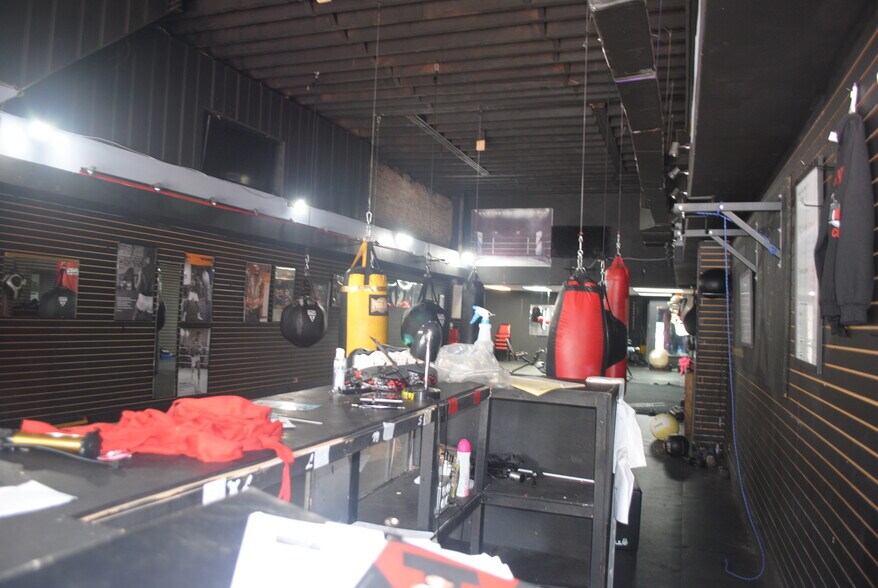 More Photos Of 506 S Broadway, Baltimore Storefront Retail Office For Lease