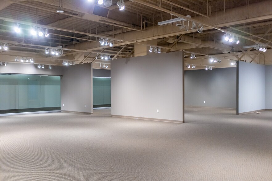 More Photos Of 495 S Grand Central Pky, Las Vegas Showroom For Lease