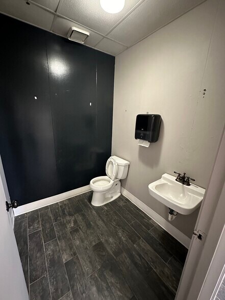 More Photos Of 5201 Grisham Dr, Rowlett Manufacturing For Sale