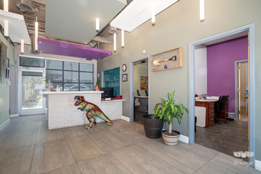 More Photos Of 700 N Copia St, El Paso Office For Sale