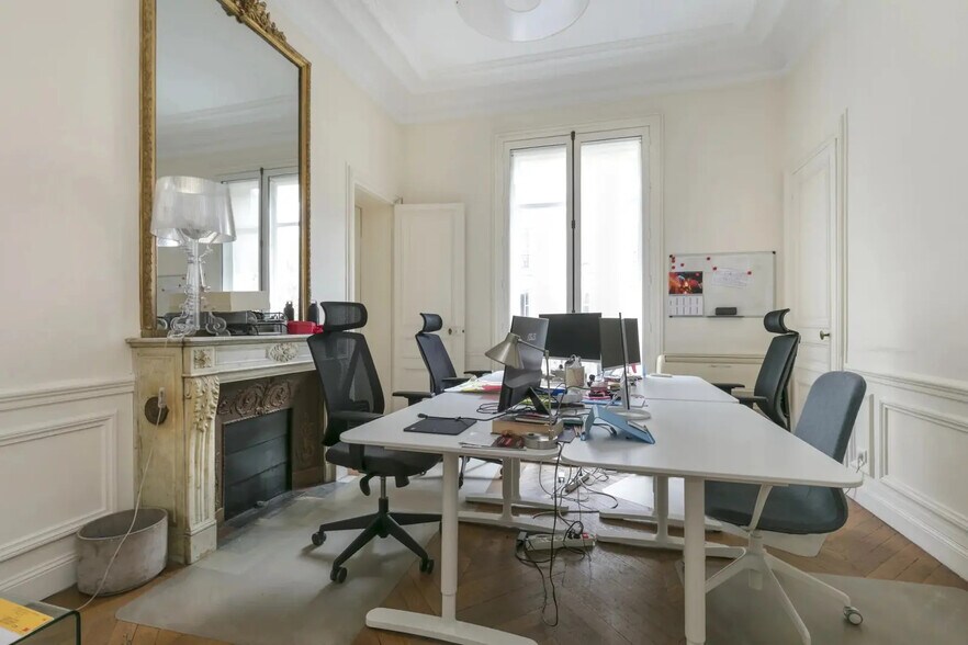 More Photos Of 51 Rue Jean-Jacques Rousseau, Paris Office For Sale