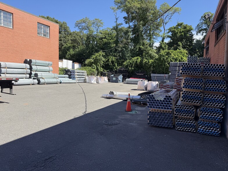 More Photos Of 270 Adams Blvd, Farmingdale Warehouse For Sale