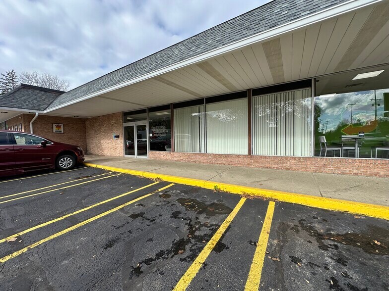 More Photos Of 322 S Cochran Ave, Charlotte Medical For Lease
