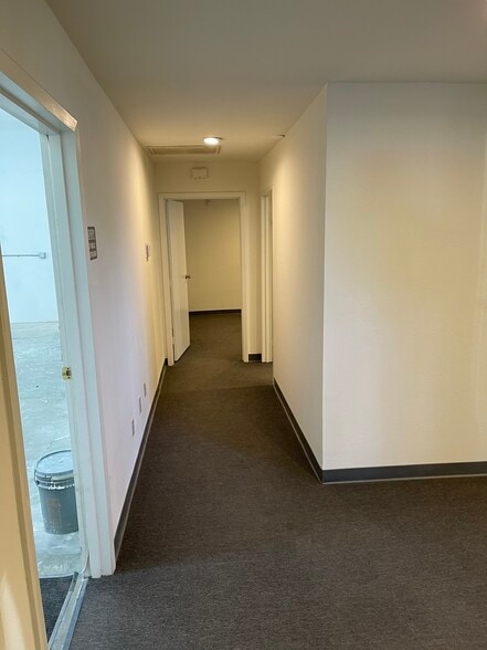 More Photos Of 8585-8589 Canoga Ave, Canoga Park Service For Lease