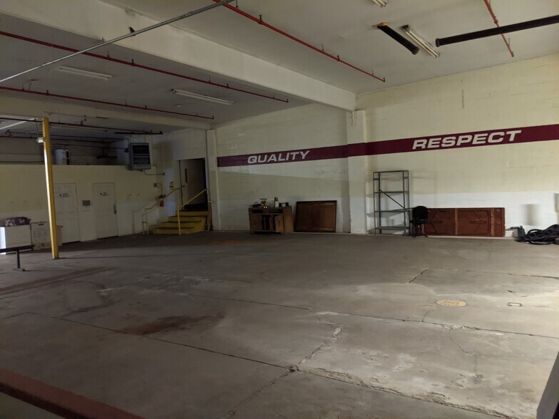 More Photos Of 18 Main St, Silver Creek Light Manufacturing For Lease