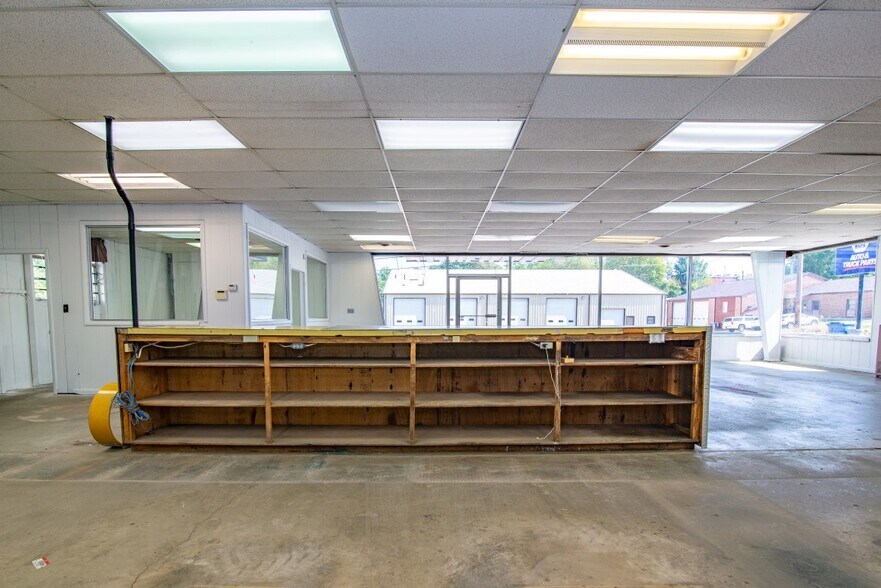 More Photos Of 716 High St, Brandenburg Freestanding For Sale