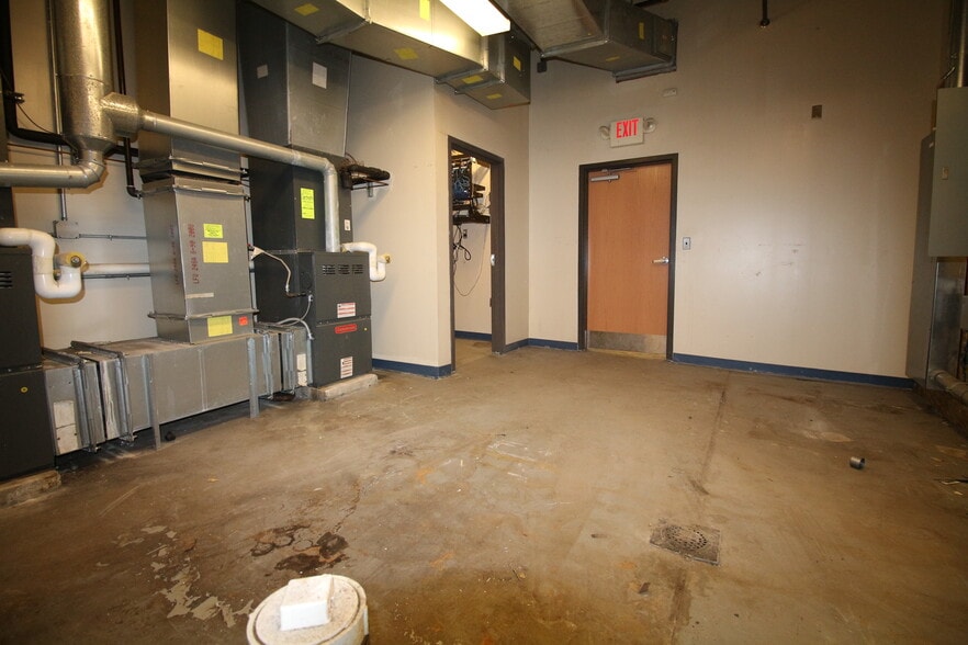More Photos Of 925 N 8th St, Camden Warehouse For Lease