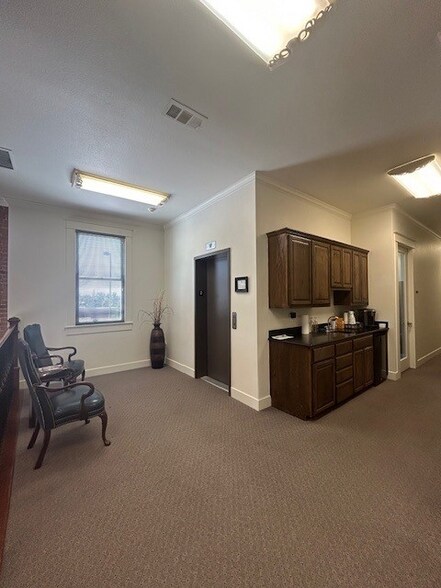 More Photos Of 6 S 1st St, Temple Office For Sale