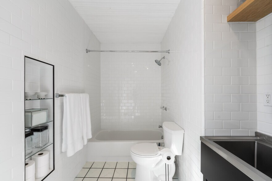 More Photos Of 267 W Sixth St, Port Orford Storefront Retail Residential For Sale