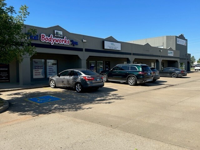 More Photos Of 11041-11051 S Memorial Dr, Tulsa Freestanding For Lease