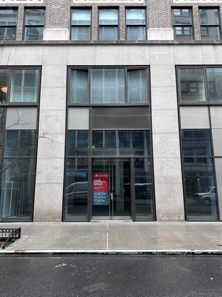 More Photos Of 140 W 22nd St, New York Apartments For Sale